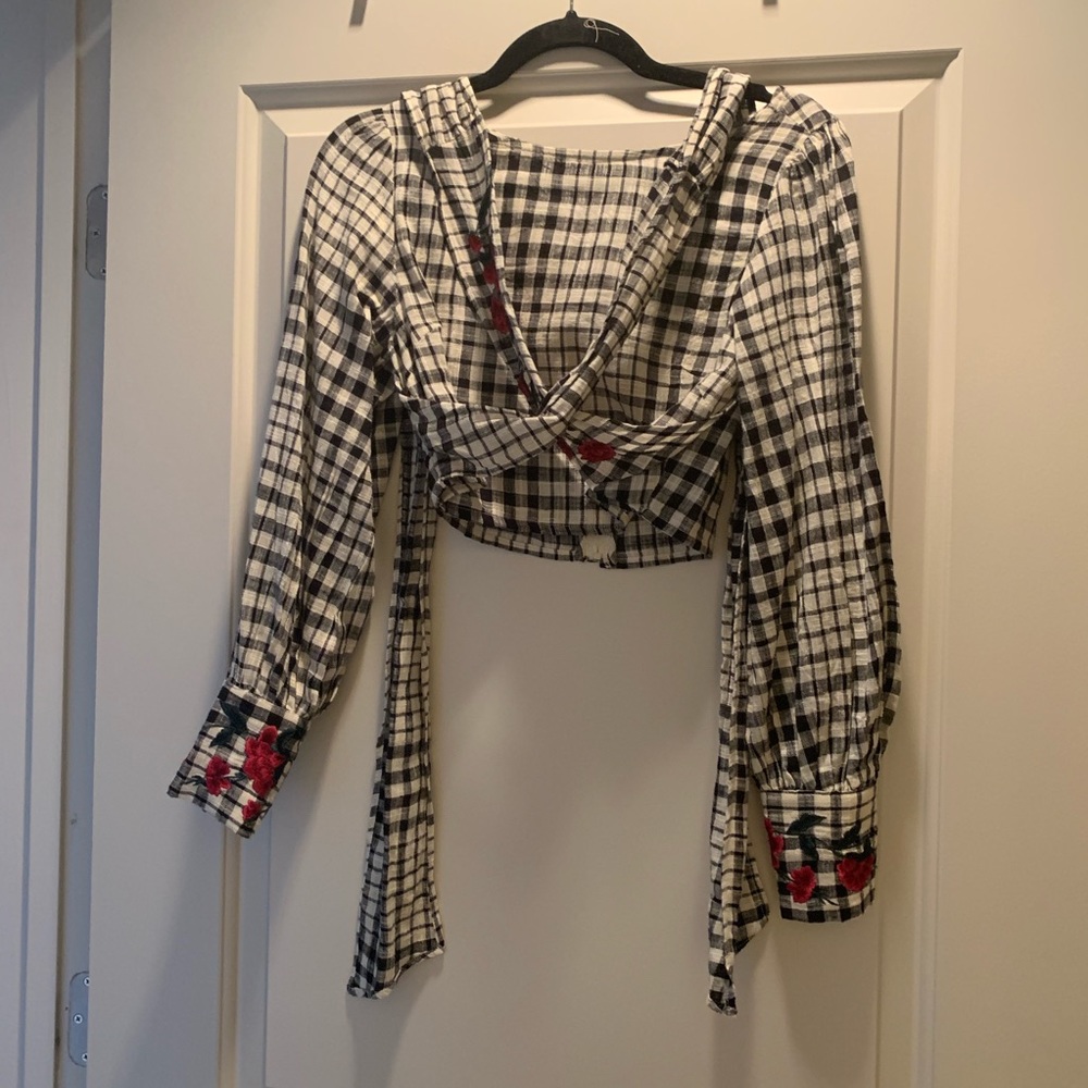 Tularosa Gingham & Rose Bell Sleeve Crop REVOLVE - Picture 5 of 7